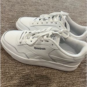 White Reebok tennis shoes brand new
